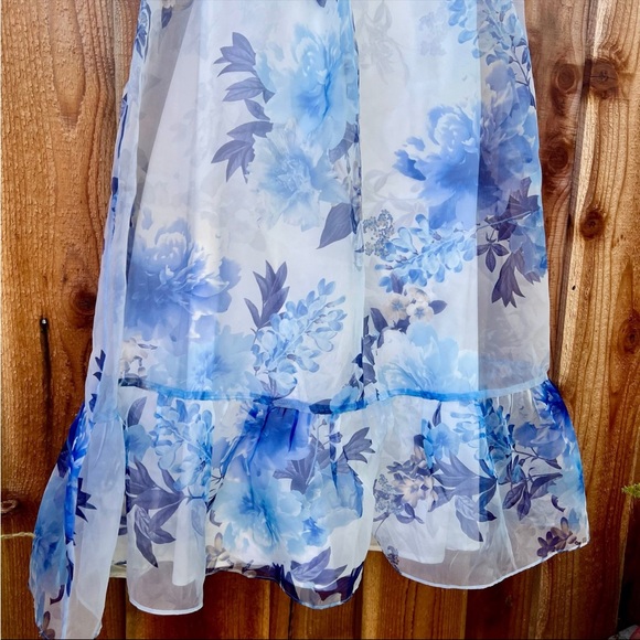 White and Blue Floral Organza Off-the-Shoulder Midi Dress ๐ฟ - Picture 6 of 10